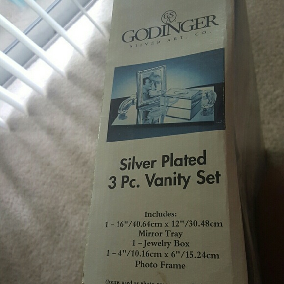 Silver plated 3 piece vanity set - Picture 2 of 2